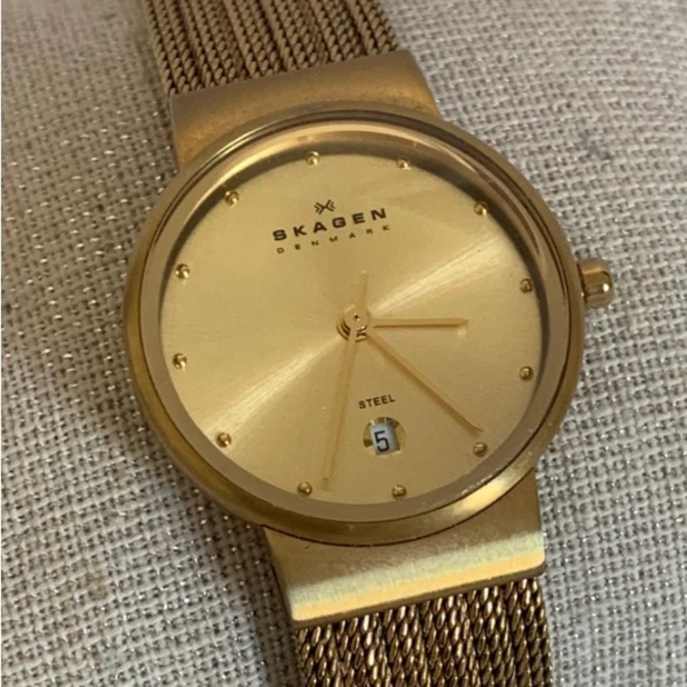 Skagen Steel Ladies Wrist Watch. Needs battery.
